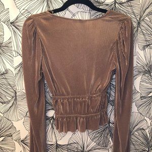 Long-sleeve blouse with synched waist